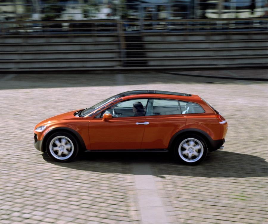  Volvo Safety Concept Car 2001 года  (фото 7 из 20)